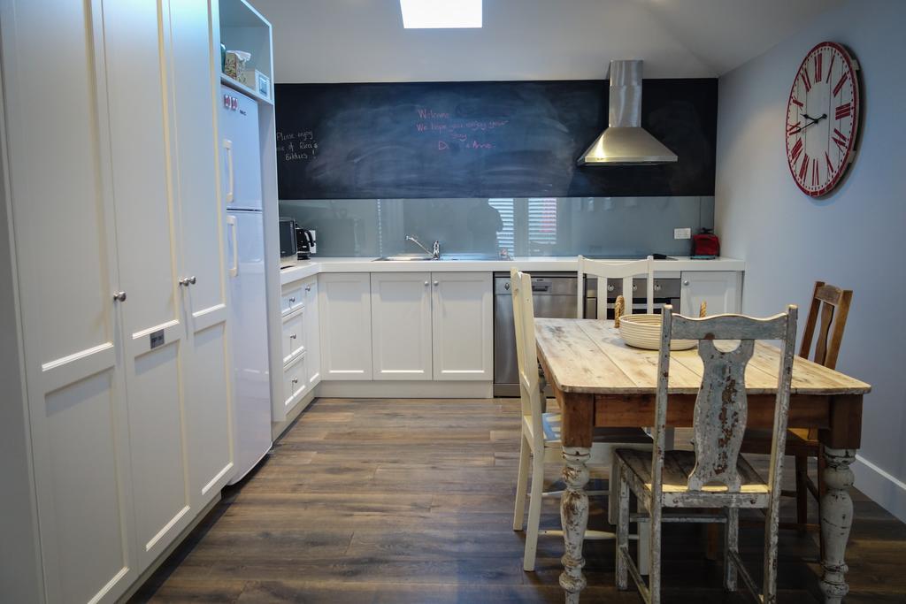 Pomegranate Guest House Хилсвилл Номер фото